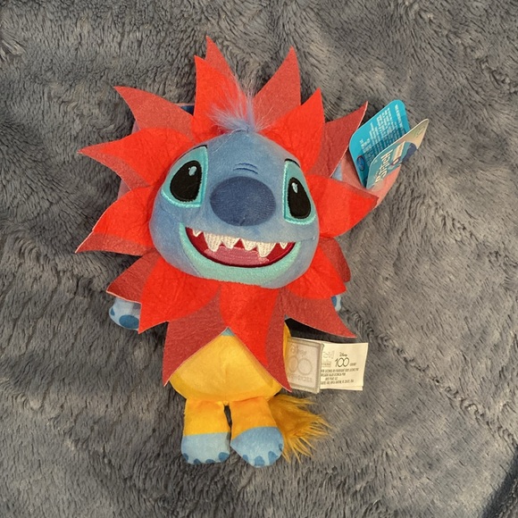 Disney « Stitch in costume » (As Simba) Plush 100 Years Of Wonder Lilo & Stitch - Picture 2 of 7
